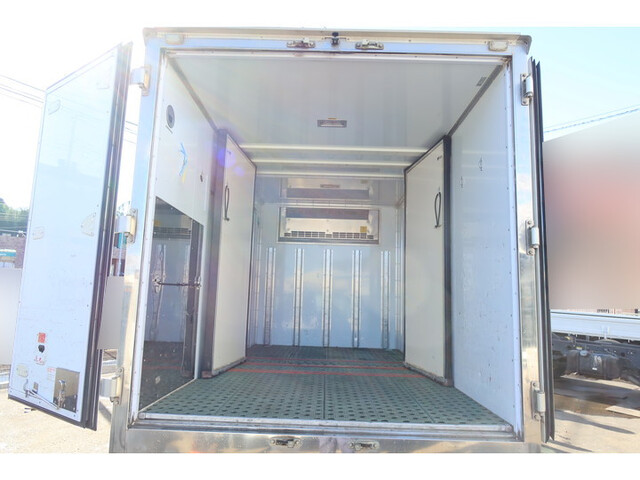 いすゞエルフ冷凍車（冷蔵車）小型（2t・3t）[写真09]