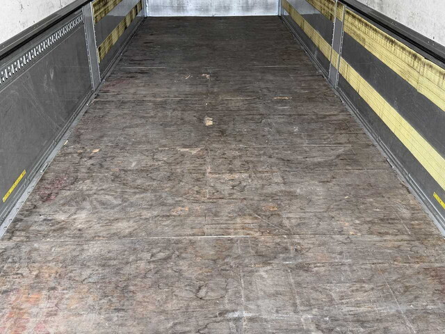 UDトラックスクオンアルミウイング大型（10t）[写真12]