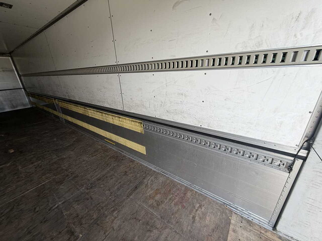 UDトラックスクオンアルミウイング大型（10t）[写真14]