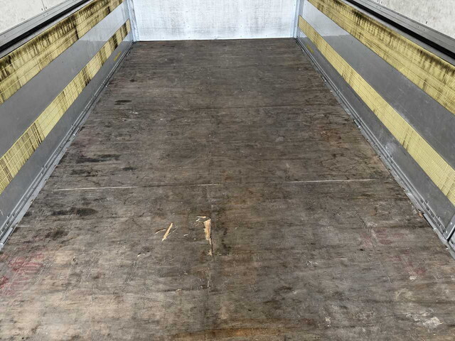 UDトラックスクオンアルミウイング大型（10t）[写真16]