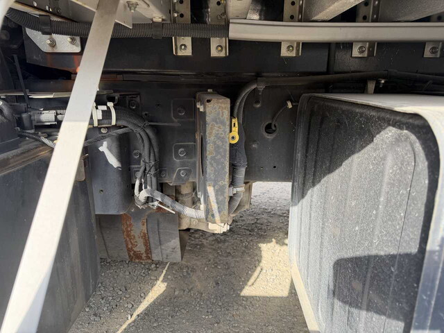 UDトラックスクオンアルミウイング大型（10t）[写真22]