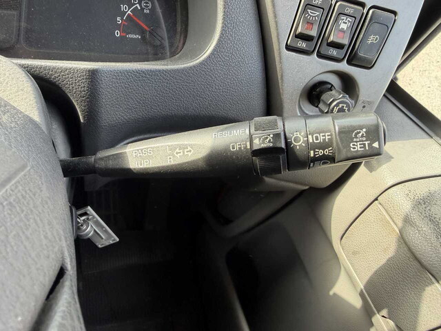 UDトラックスクオンアルミウイング大型（10t）[写真35]