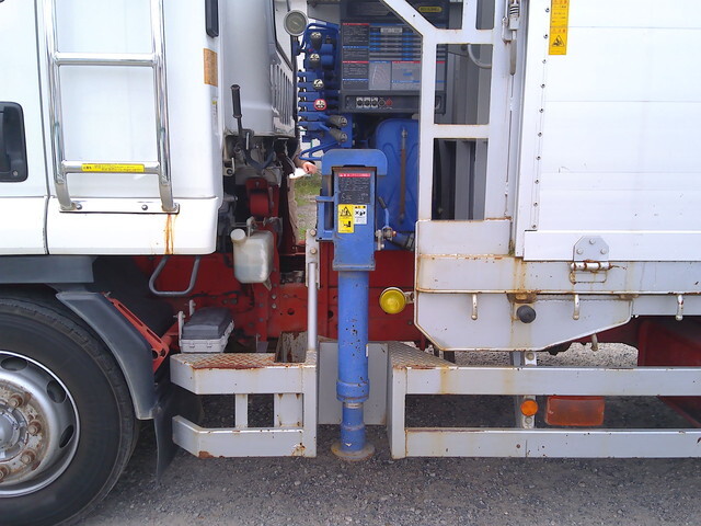 いすゞフォワードクレーン4段増トン（6t・8t）[写真07]