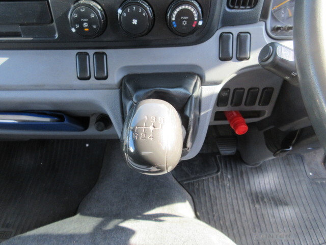 三菱ふそうキャンターアルミバン小型（2t・3t）[写真13]