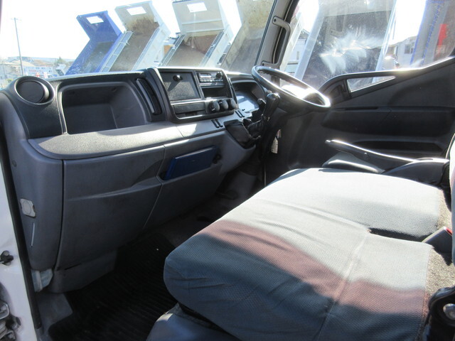 三菱ふそうキャンターアルミバン小型（2t・3t）[写真18]