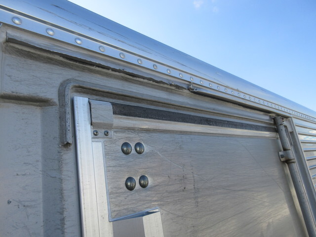 三菱ふそうキャンターアルミバン小型（2t・3t）[写真34]