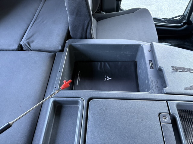 三菱ふそうスーパーグレートトレーラーヘッド（トラクターヘッド）大型（10t）[写真30]