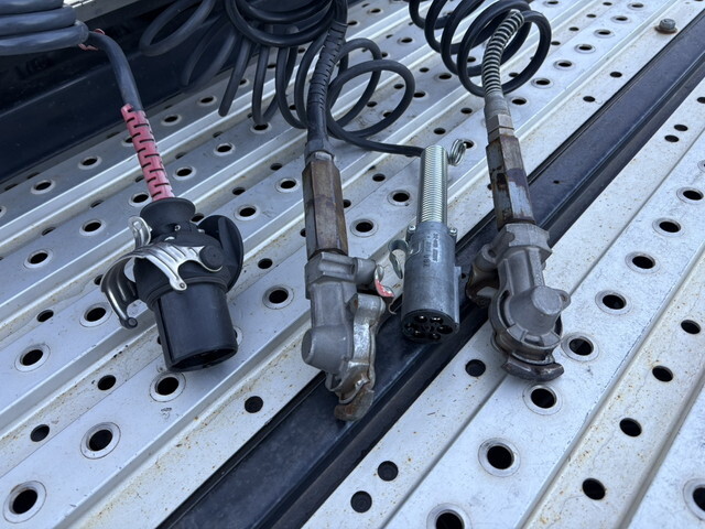 日野プロフィアトレーラーヘッド（トラクターヘッド）大型（10t）[写真10]