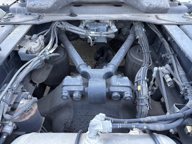 日野プロフィアトレーラーヘッド（トラクターヘッド）大型（10t）[写真14]