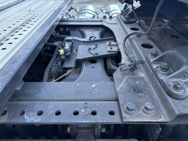 日野プロフィアトレーラーヘッド（トラクターヘッド）大型（10t）[写真17]