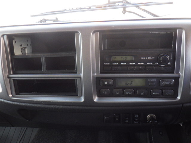 日野レンジャー幌ウイング中型（4t）[写真21]