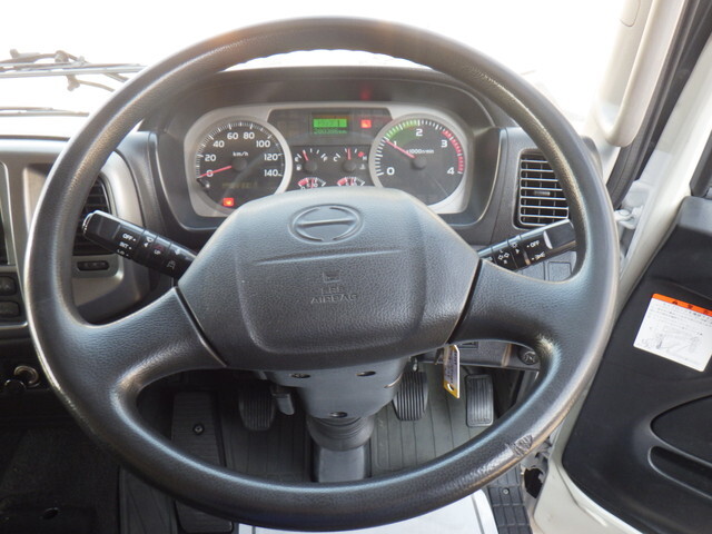 日野レンジャー幌ウイング中型（4t）[写真26]