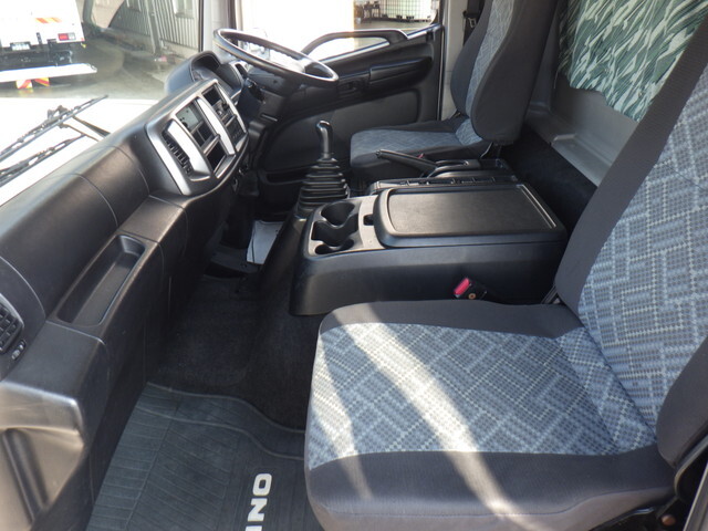 日野レンジャー幌ウイング中型（4t）[写真30]