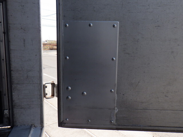 日野レンジャー幌ウイング中型（4t）[写真32]