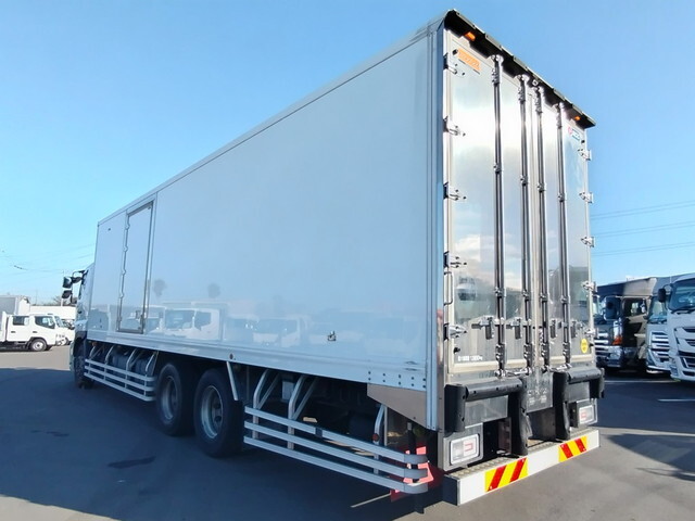 日野プロフィア冷凍車（冷蔵車）大型（10t）[写真02]