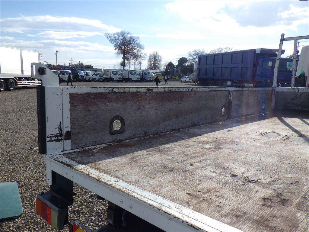 三菱ふそうキャンタークレーン3段小型（2t・3t）[写真09]