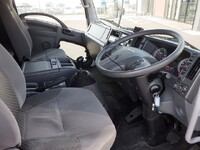 いすゞフォワードアルミウイング中型（4t）[写真13]