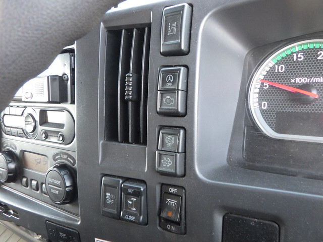 いすゞフォワードアルミウイング中型（4t）[写真17]