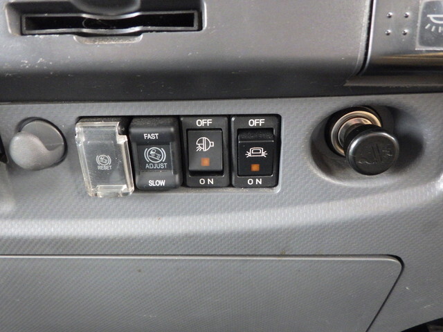 いすゞフォワードアルミウイング中型（4t）[写真16]