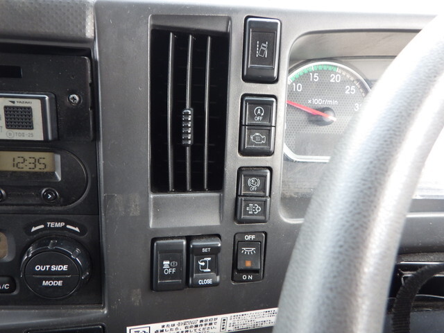 いすゞフォワードアルミウイング中型（4t）[写真17]