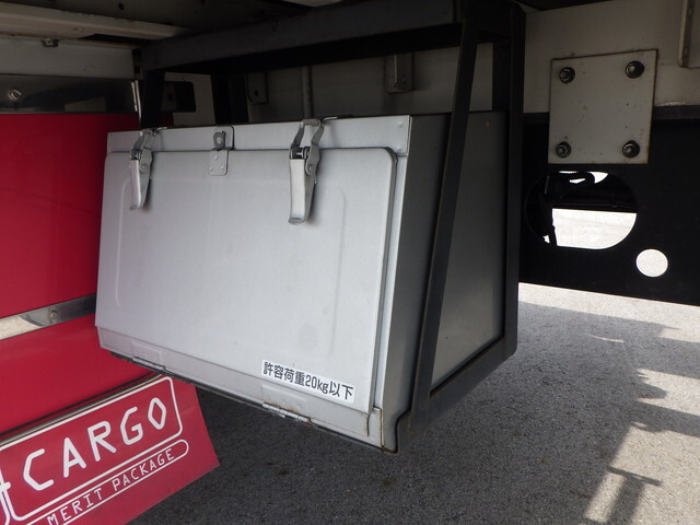 いすゞフォワードアルミウイング中型（4t）[写真25]