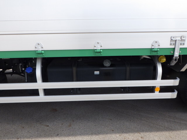 いすゞフォワードアルミウイング中型（4t）[写真26]