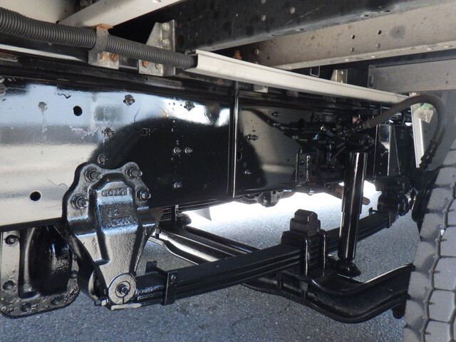 いすゞギガアルミウイング大型（10t）[写真10]