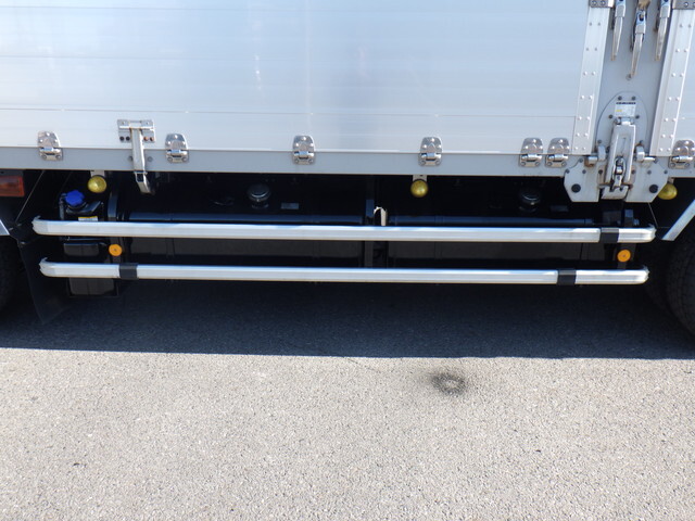 いすゞギガアルミウイング大型（10t）[写真11]