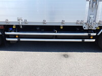 いすゞギガアルミウイング大型（10t）[写真12]