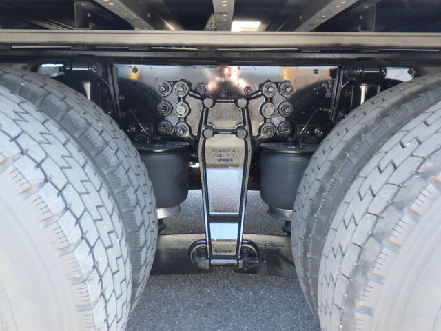 いすゞギガアルミウイング大型（10t）[写真12]