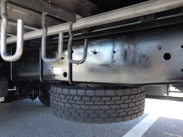 いすゞギガアルミウイング大型（10t）[写真13]