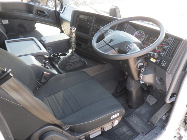 いすゞギガアルミウイング大型（10t）[写真20]