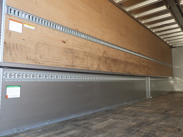 いすゞギガアルミウイング大型（10t）[写真33]