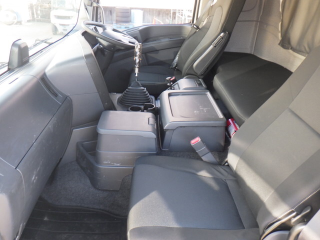 いすゞギガアルミウイング大型（10t）[写真34]