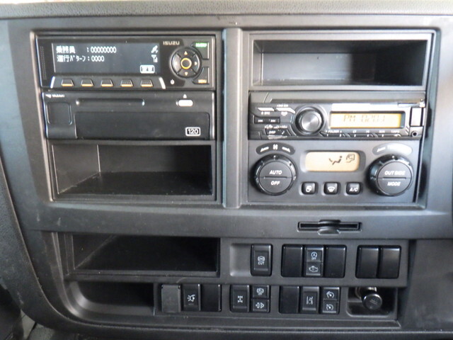 いすゞギガアルミウイング大型（10t）[写真38]