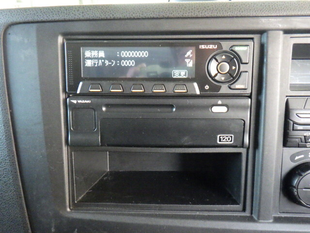 いすゞギガアルミウイング大型（10t）[写真39]