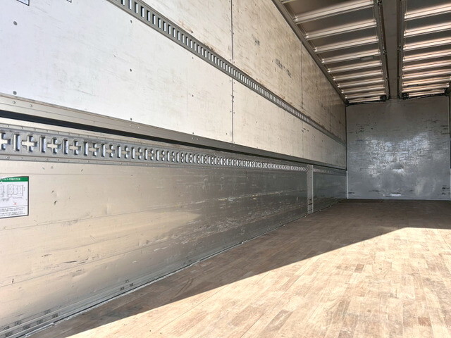 UDトラックスクオンパネルウイング大型（10t）[写真10]