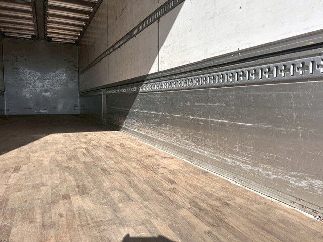 UDトラックスクオンパネルウイング大型（10t）[写真13]