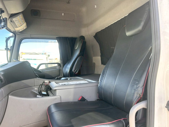 UDトラックスクオンパネルウイング大型（10t）[写真17]