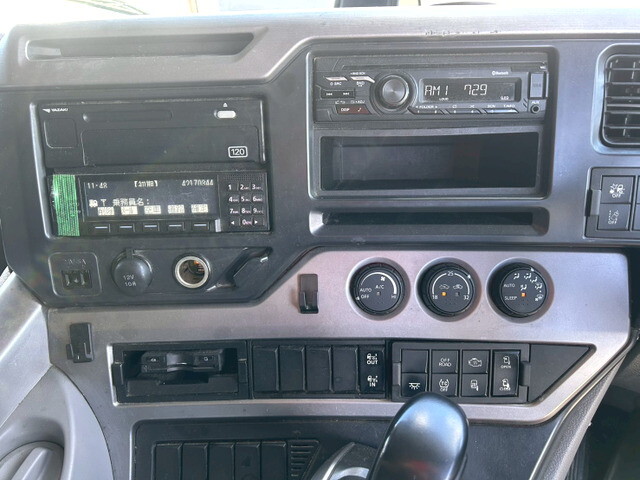 UDトラックスクオンパネルウイング大型（10t）[写真24]