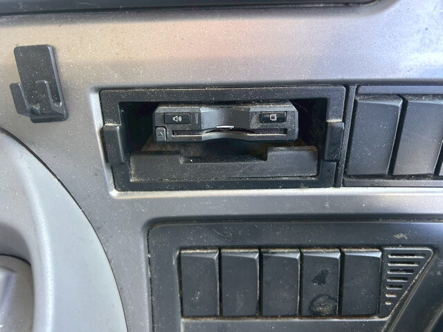 UDトラックスクオンパネルウイング大型（10t）[写真27]