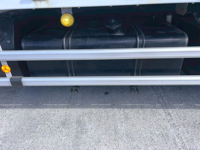 UDトラックスクオンパネルウイング大型（10t）[写真35]