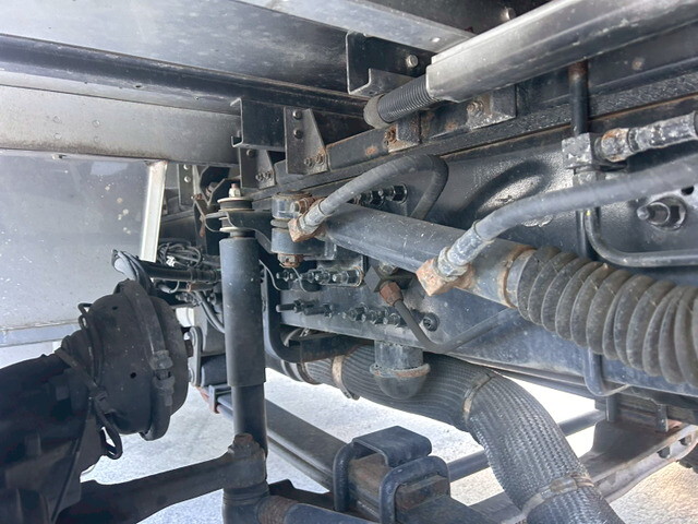 UDトラックスクオンパネルウイング大型（10t）[写真38]