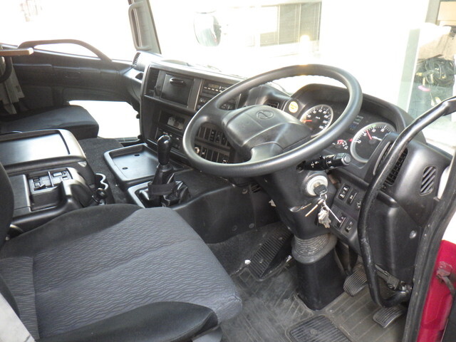 日野プロフィアアルミウイング大型（10t）[写真04]