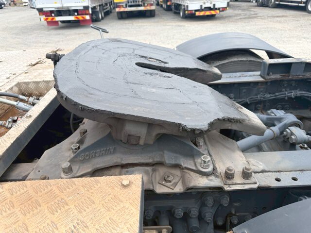 三菱ふそうスーパーグレートトレーラーヘッド（トラクターヘッド）大型（10t）[写真19]