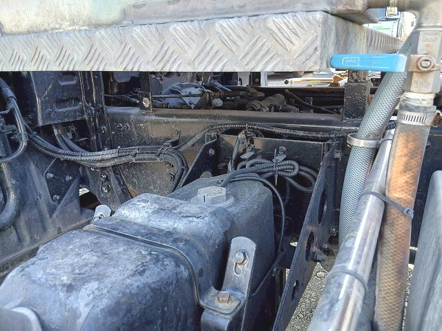 三菱ふそうスーパーグレートタンク車（タンクローリー）大型（10t）[写真10]