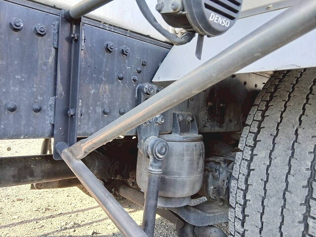 三菱ふそうスーパーグレートタンク車（タンクローリー）大型（10t）[写真11]