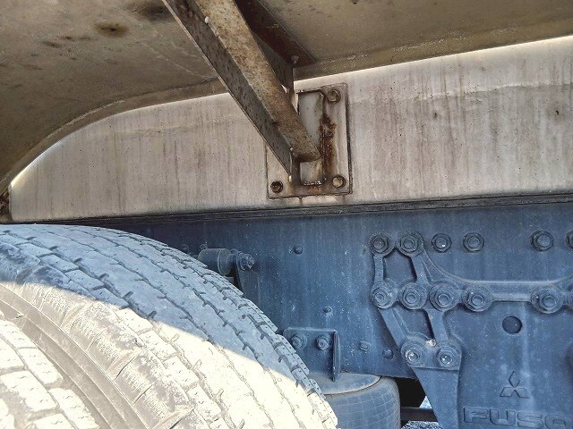 三菱ふそうスーパーグレートタンク車（タンクローリー）大型（10t）[写真13]