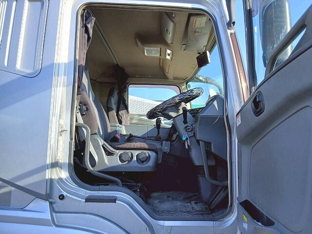 三菱ふそうスーパーグレートタンク車（タンクローリー）大型（10t）[写真25]