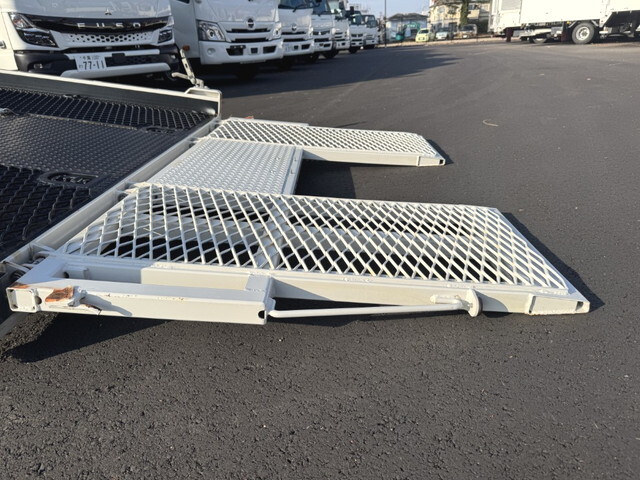 いすゞエルフセーフティローダー小型（2t・3t）[写真11]